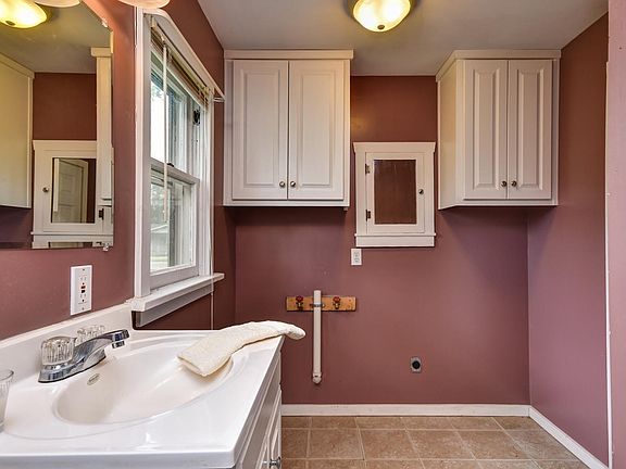 908 S Hickory-23