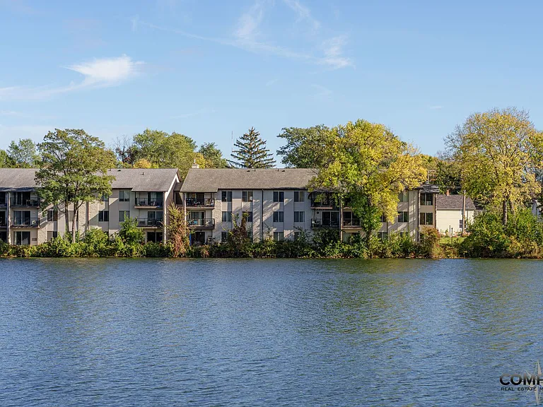 Half Moon Lake Apartments — Photo 17