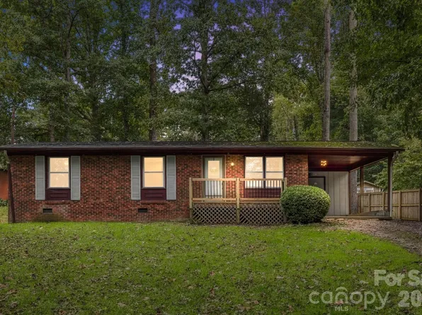 36 Medlin Ln, Flat Rock, NC 28731