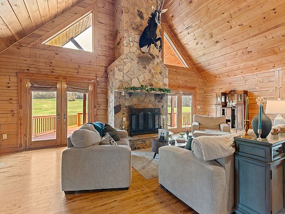 11th image of 2063 Kennedy Creek Rd