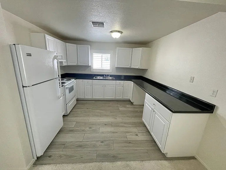 3860 E Acoma Dr — Photo 8