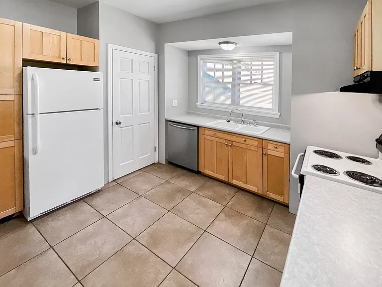408 Hamline St — Photo 5