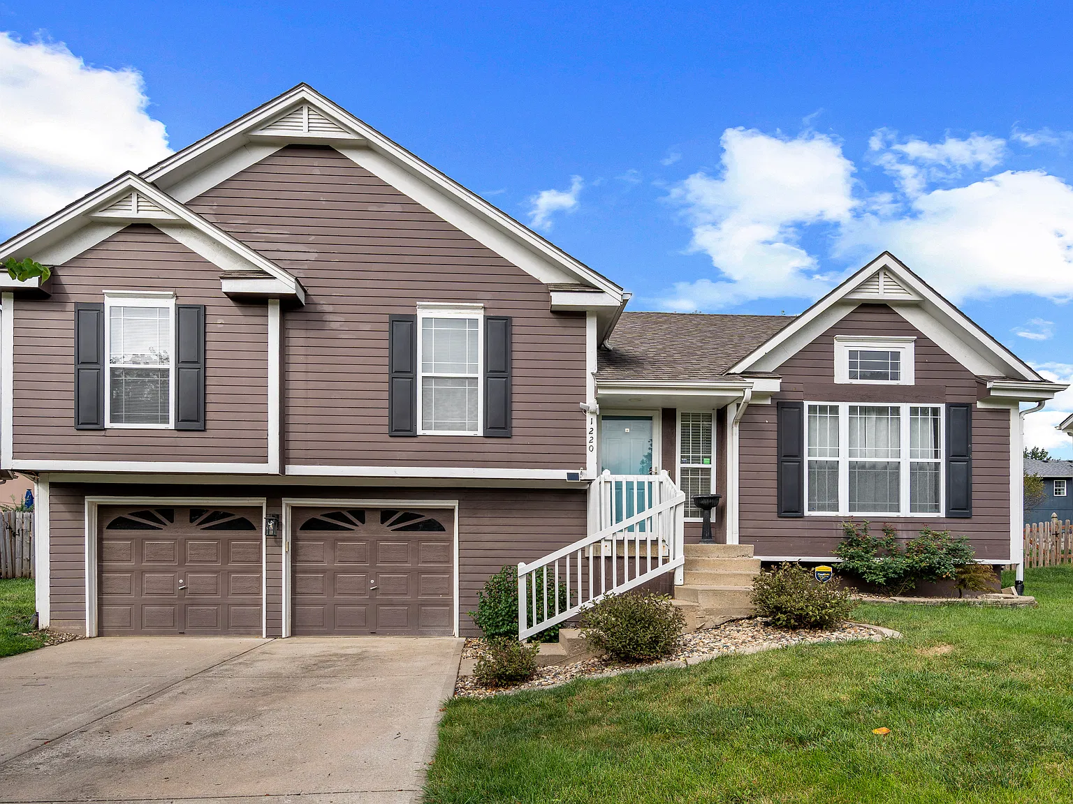 3 bed, 2.5 bath, 1967 sqft, $2,550 — Photo 1