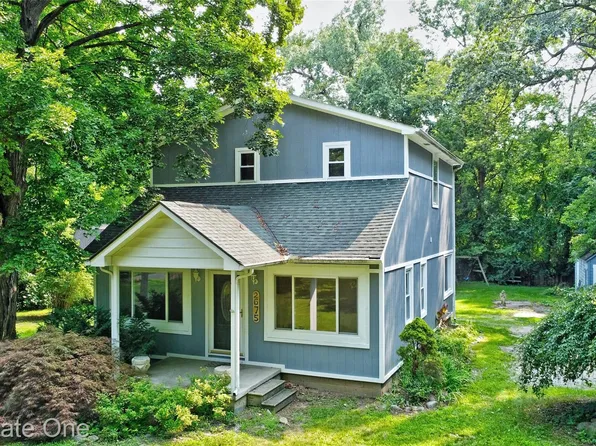 2675 Massena St, Commerce Township, MI 48382