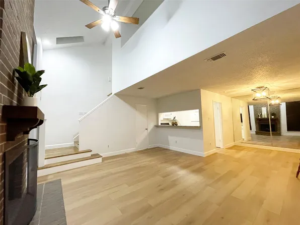 13716 Hollowgreen Dr #3704, Houston, TX 77082