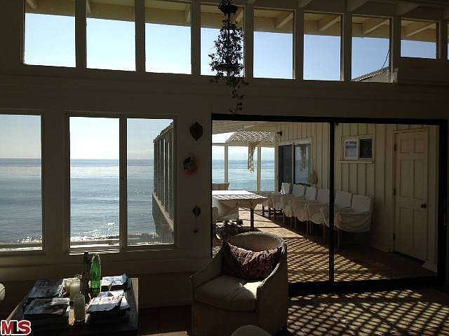2008 Hannah Montana Malibu Beach House - Set of 2 - Living Room