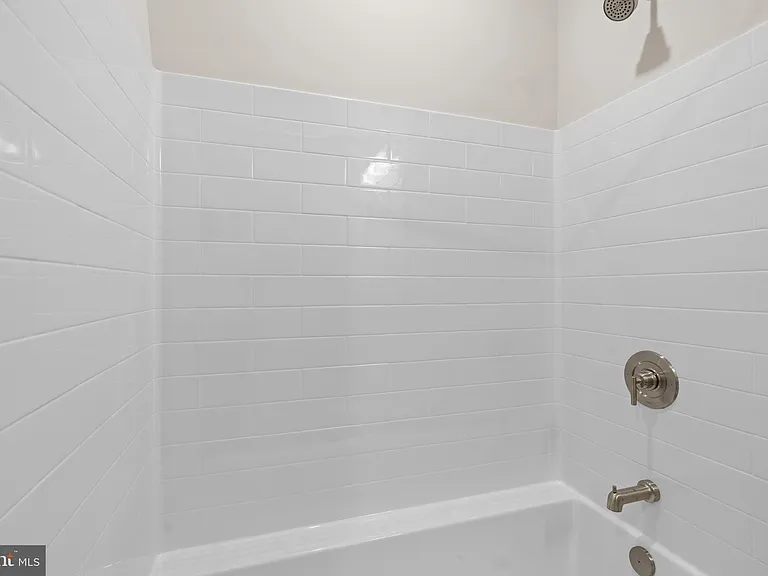 30 W Broad St #5 — Photo 17