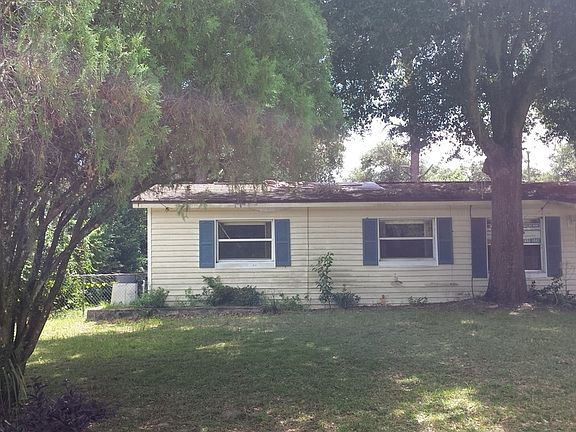 2nd image of 832 Temple Ave