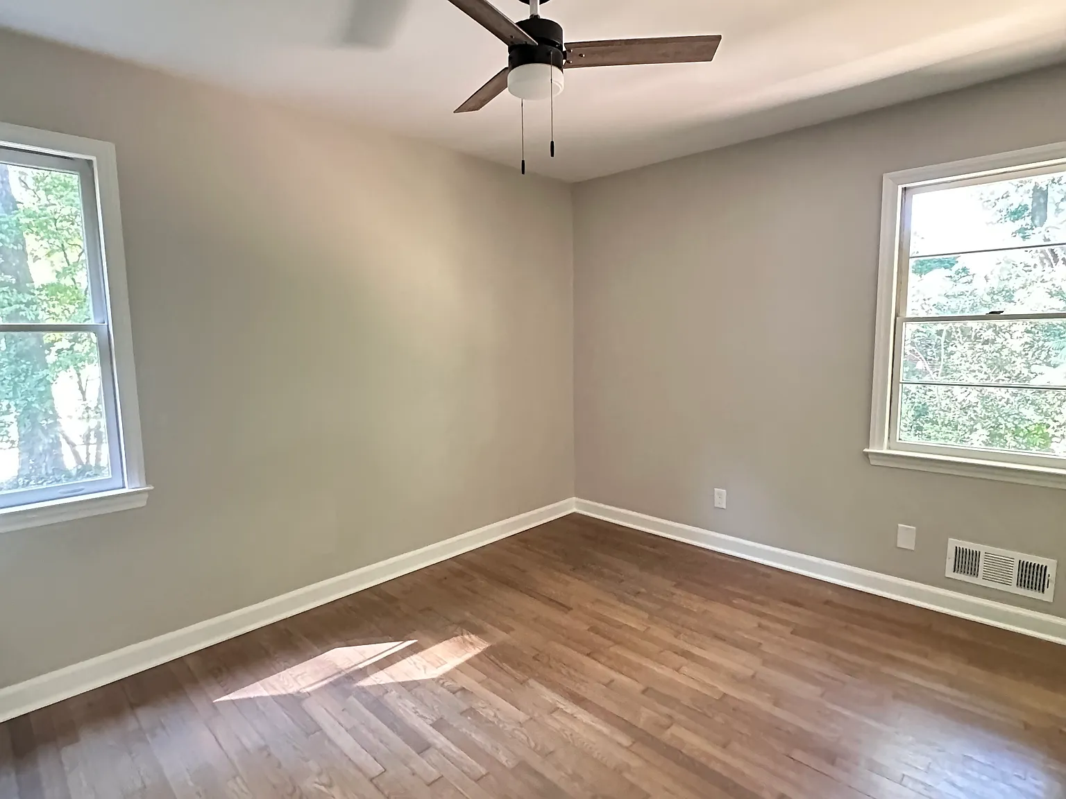 3 bed, 1085 sqft, $1,920 — Photo 3