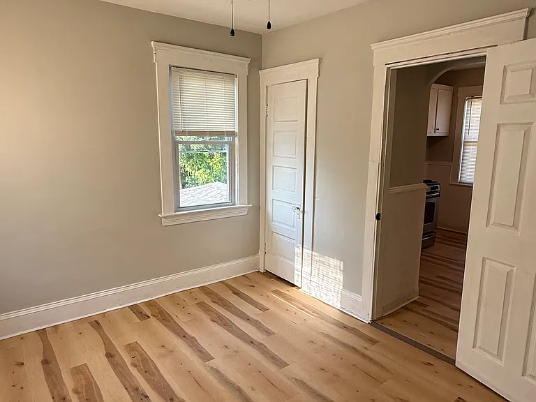 3917 Clybourne Ave — Photo 6
