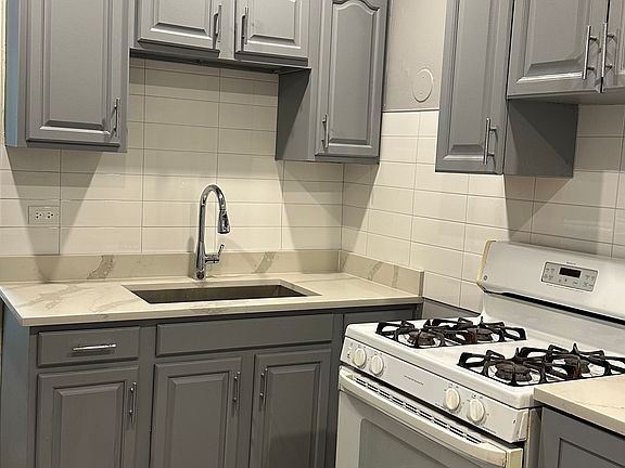 5th image of 9120 S Bishop St APT 2