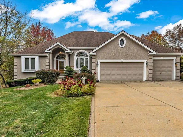 14733 Timber Ln, Bonner Springs, KS 66012