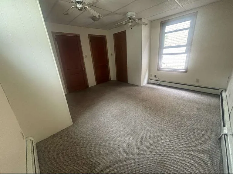 919 W Market St #2R — Photo 8