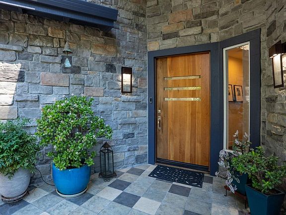 4th image of 22575 Summit Rd