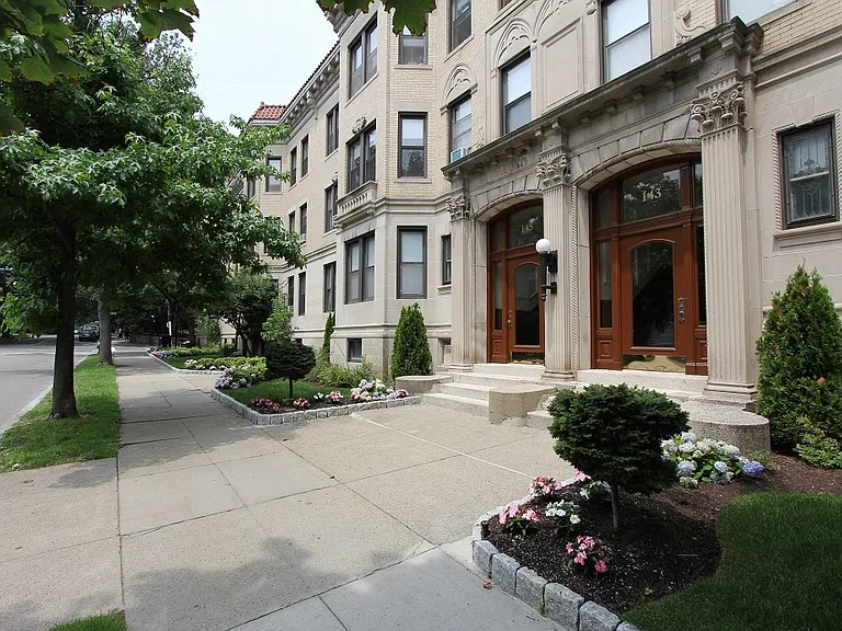 Freeman-St Paul Apartments — Photo 2