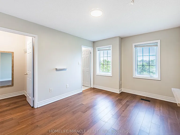 419 Rossland Rd E — Photo 26