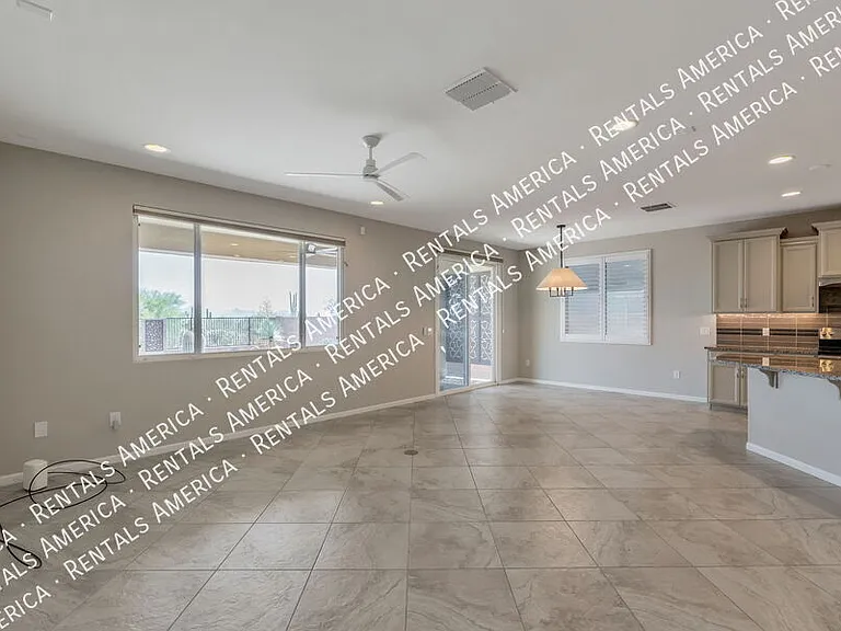 7631 W Laurel Ln — Photo 15