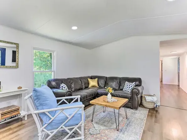 (undisclosed Address), New Paltz, NY 12561