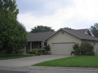 911 Marsha Ln, Dodge City, KS 67801