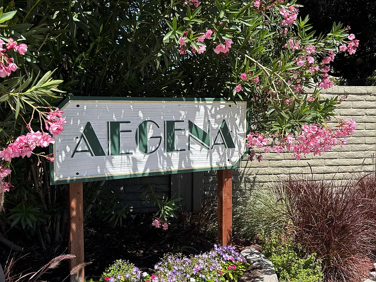 Aegena — Photo 1