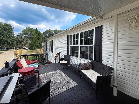 3rd image of 50214 Ambleside Ct
