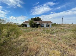 818 E Railroad Ave, Electra, TX 76360