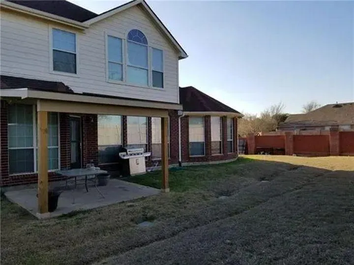5 bed, 3.5 bath, 3500 sqft, $3,600 — Photo 4