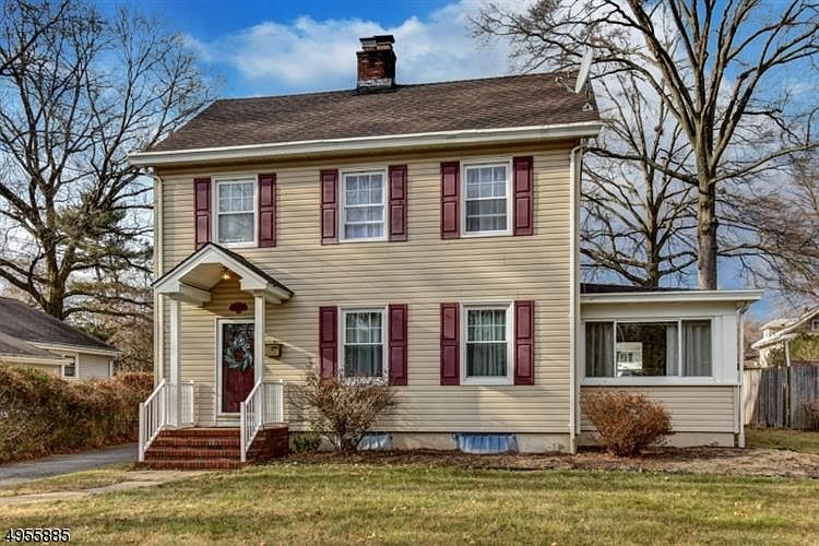 1st image of 582 Rockview Ave