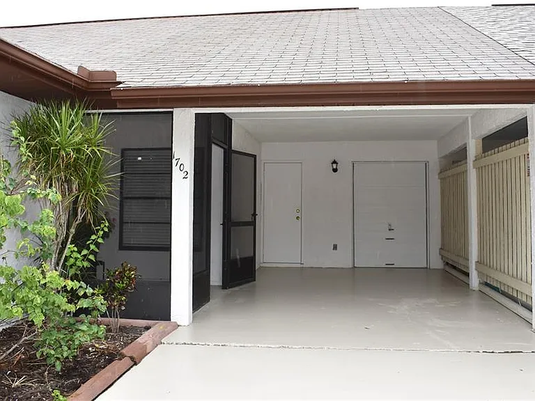 Aura Ct — Photo 4