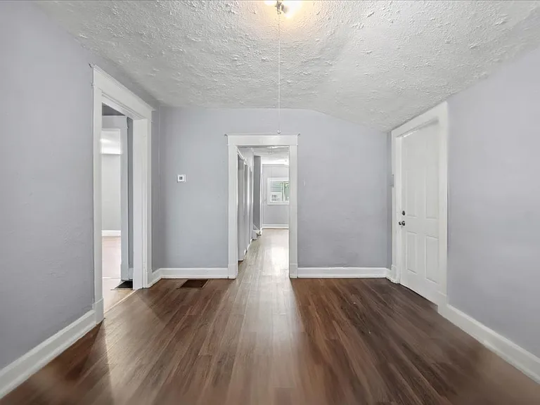 1375 E Minnesota St — Photo 3