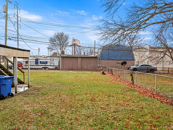4th image of 11352 Rivard Ave