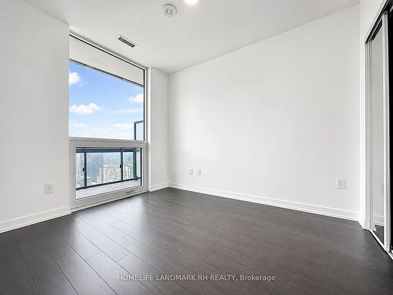 39 Roehampton Ave #2301 — Photo 6