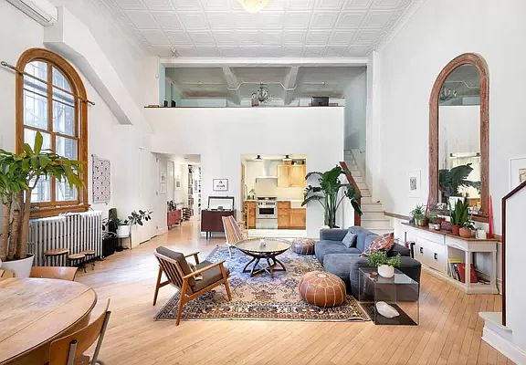 3rd image of 431 E 6th St #1R