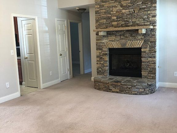 3rd image of 10833 Parkgate Ln
