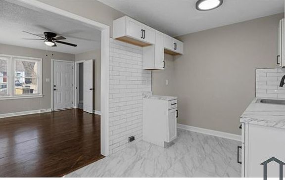 3rd image of 3403 Norton Ave
