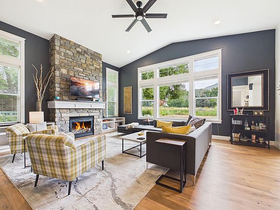 3rd image of 670 Kintail Dr