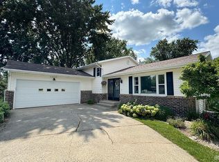 59619 Ridgewood Dr, Goshen, IN 46528