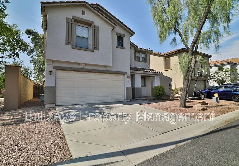 1069 E Lowell Ct — Photo 1
