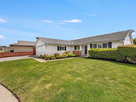 2nd image of 4820 Louise Ct