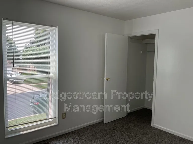 961 Taylorsview Dr — Photo 16