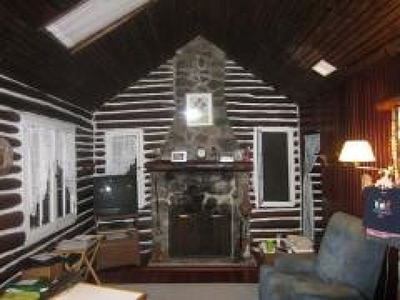 4th image of 33 Lakeside Dr