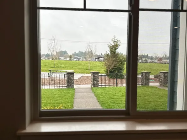 5563 SE Logan Ln, Hillsboro, OR 97123