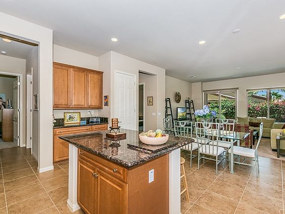 2nd image of 81154 Avenida Vidrio