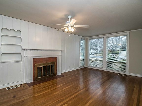 3rd image of 4221 Lovell Ave