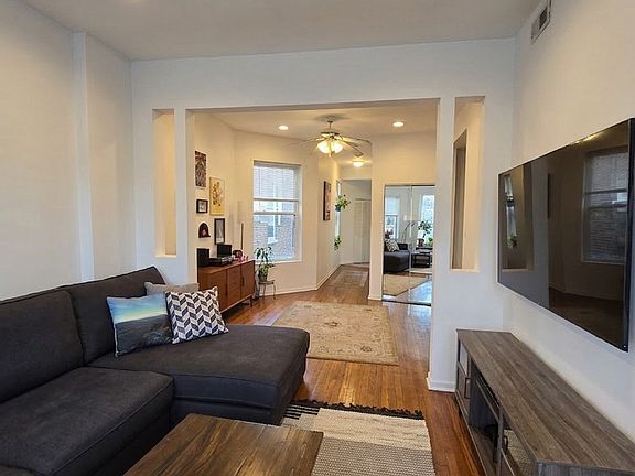4th image of 1329 N Artesian Ave APT 3
