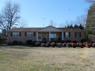 100 Oakwood Ave, Taylors, SC 29687