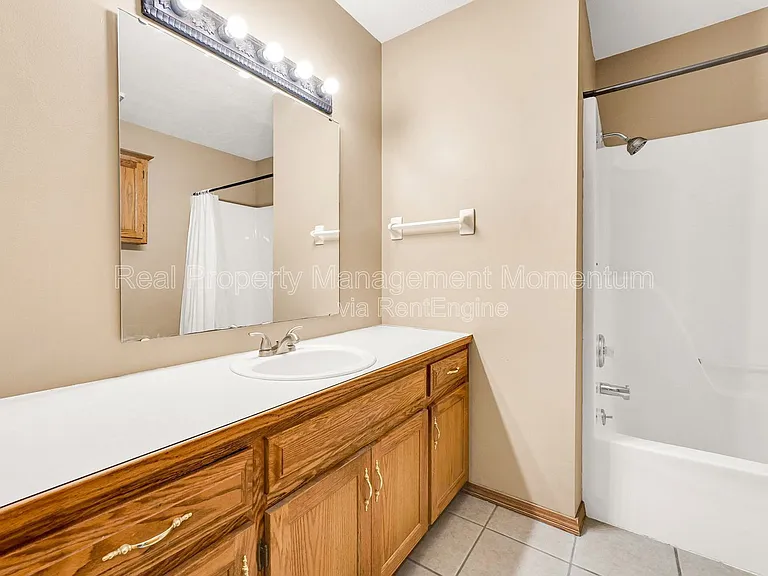 2671 N Cedar Ave — Photo 4