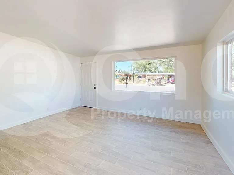 1410 N Desmond Ave — Photo 8