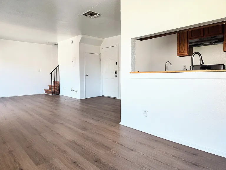 14746 Delano St #3 — Photo 3