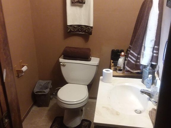 5th image of 208 2nd St #C